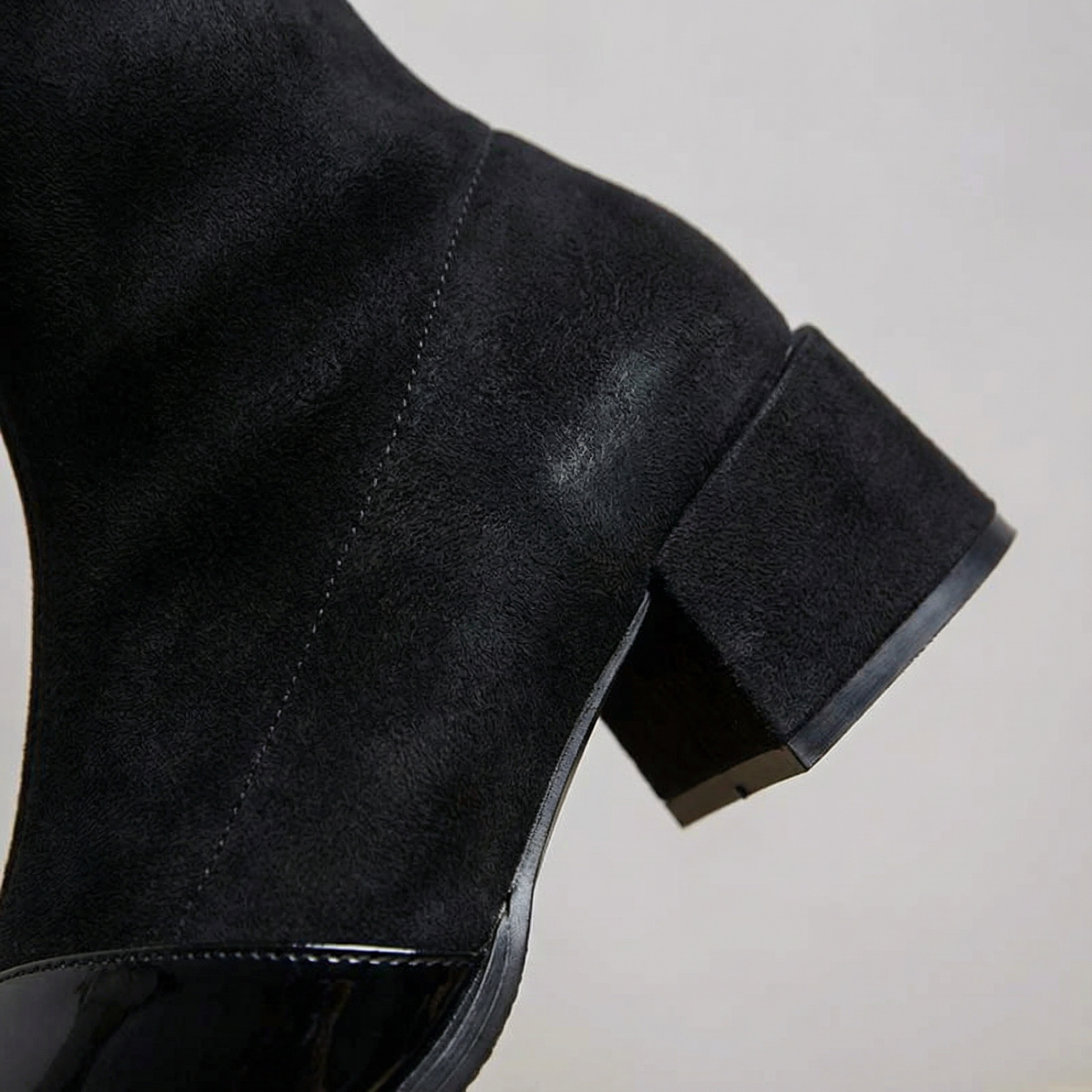 Elvira | Stivaletti Eleganti in Suede con Punta Lucida - Ivano.