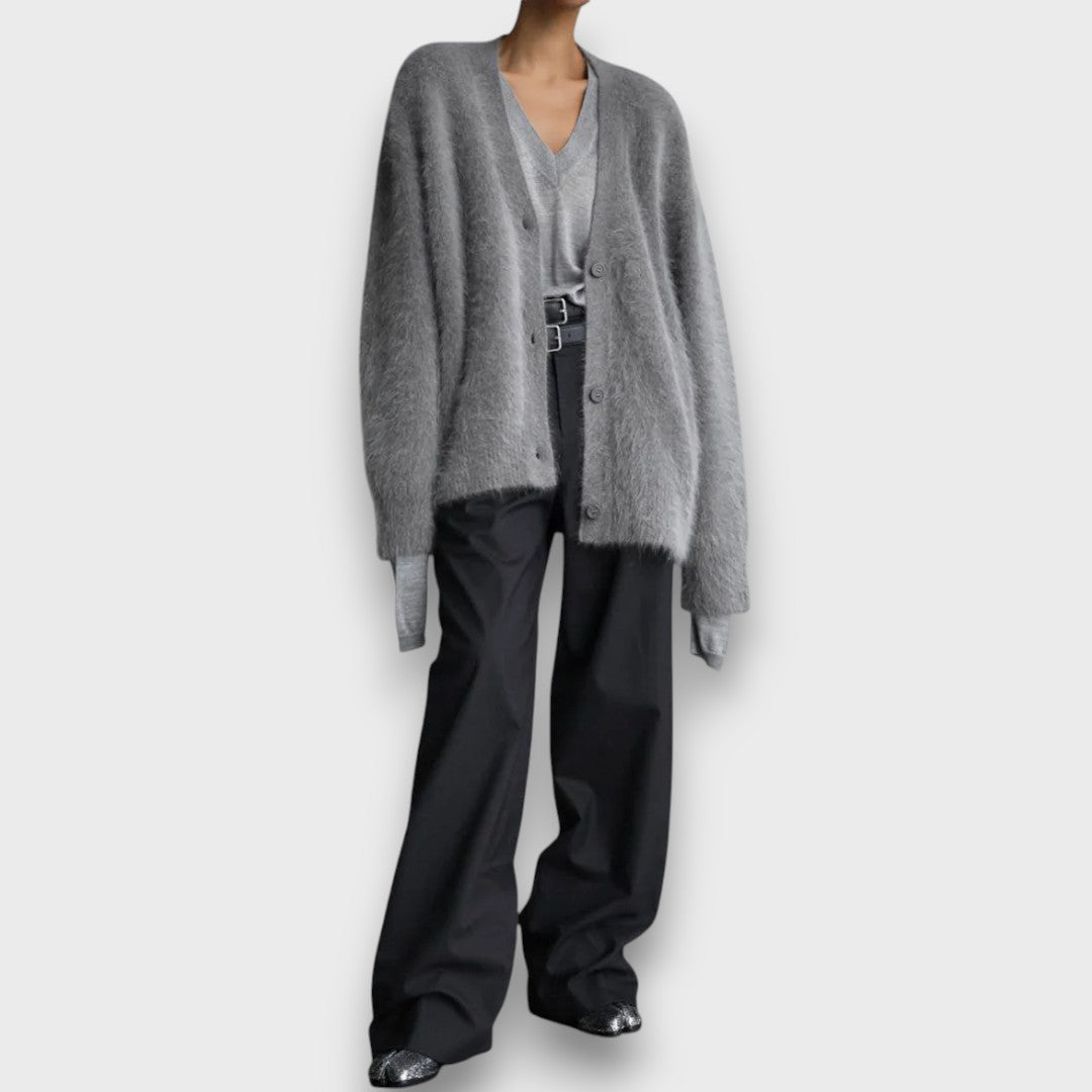 Laria – Cardigan Morbido con Taglio Classico - Ivano.